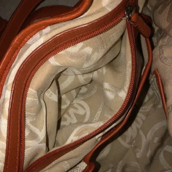 Michael Kors Leather Hobo Bag EUC - Picture 14 of 16